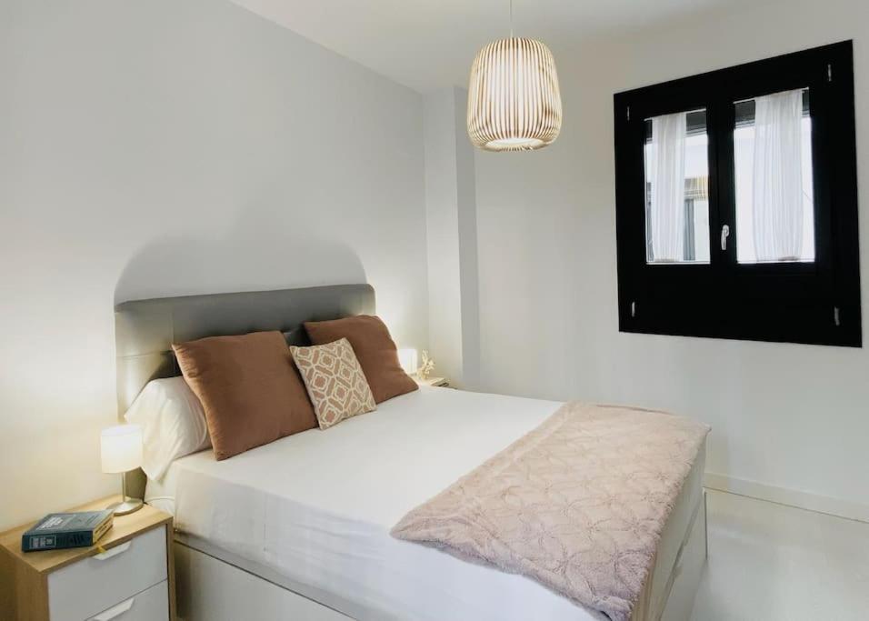 Lovely 2-Bed In Granada 1Min To Gran Via De Colon By Sharingco Экстерьер фото
